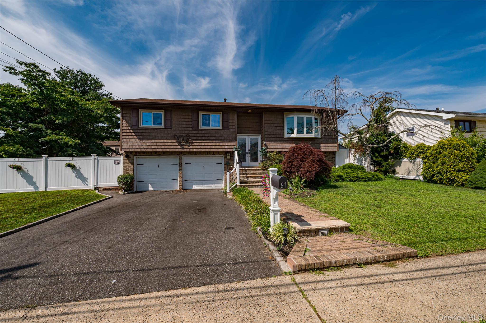 61 Linda Lane — photo 2