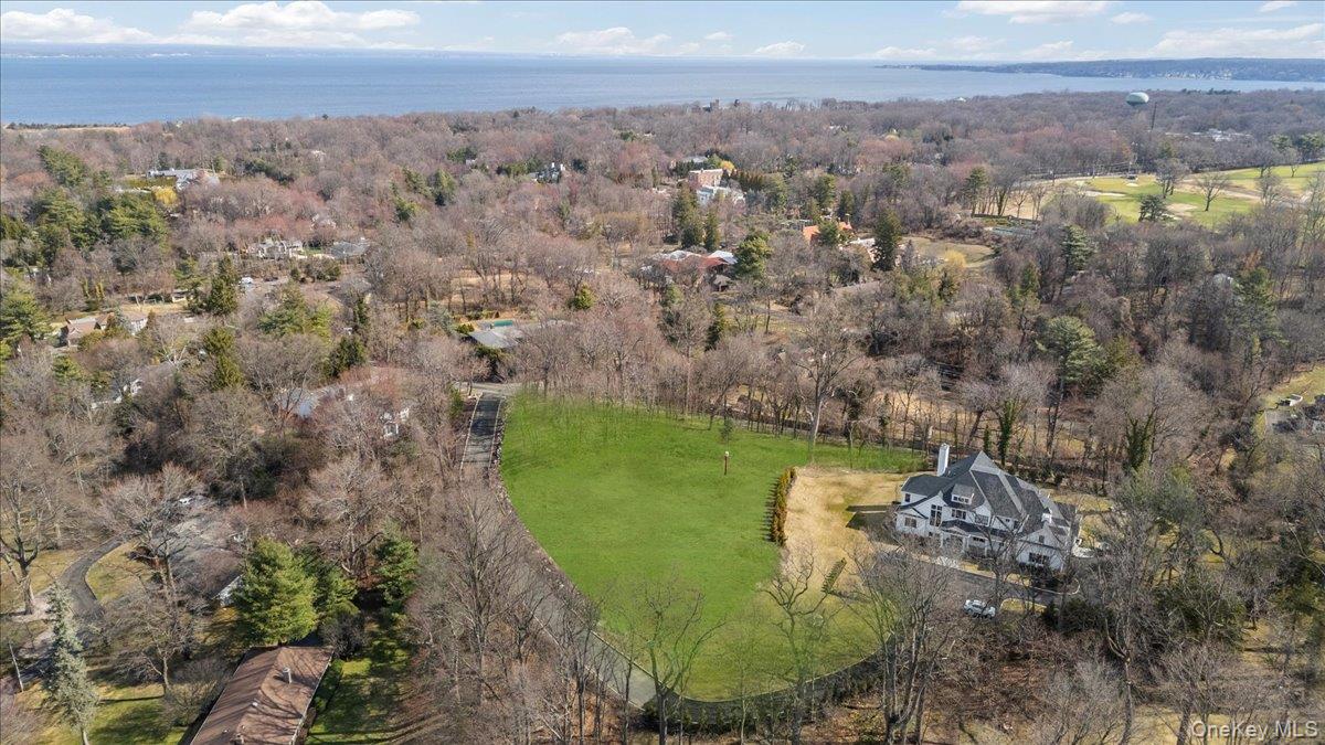 36 Cow Neck Road — photo 18