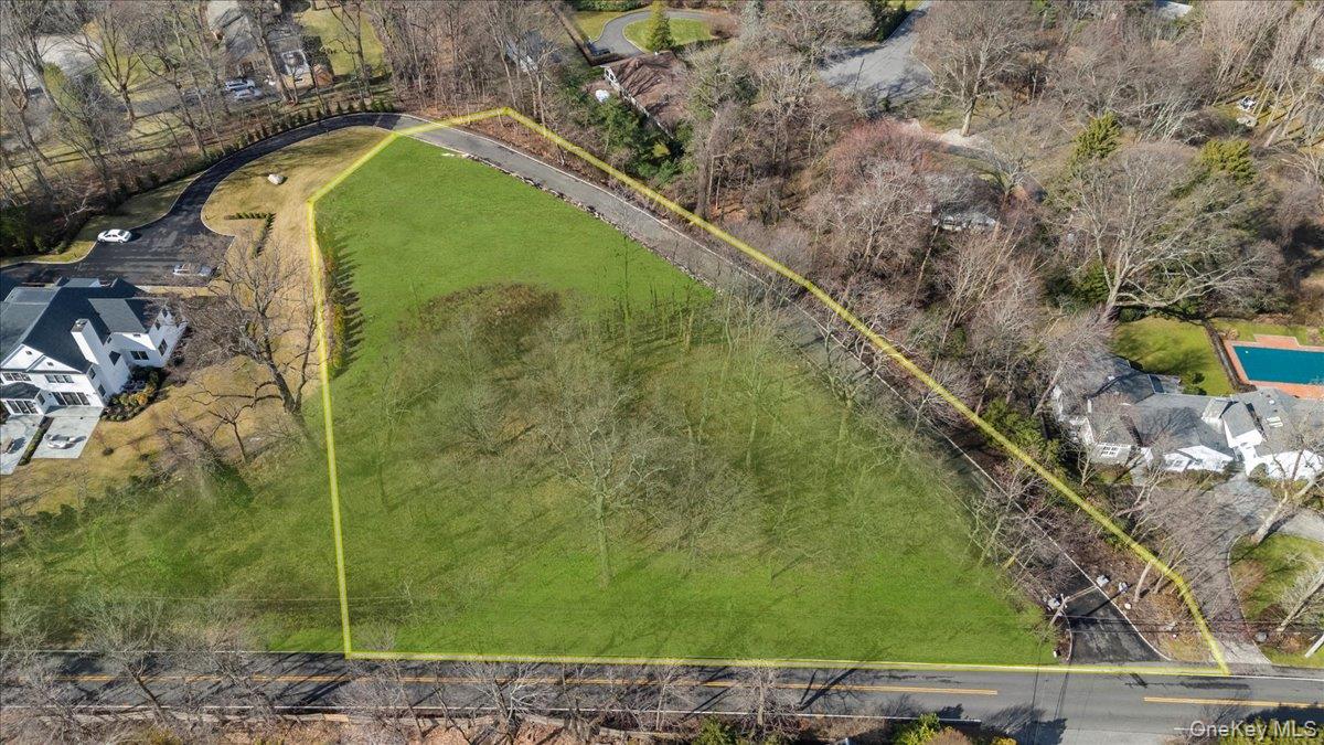 36 Cow Neck Road — photo 2