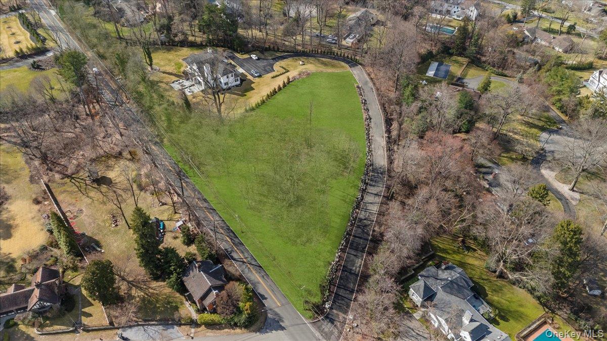 36 Cow Neck Road — photo 3