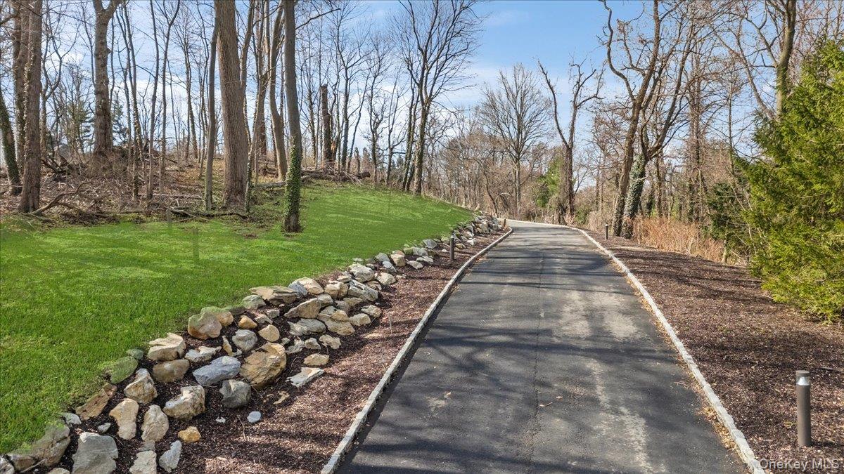 36 Cow Neck Road — photo 10