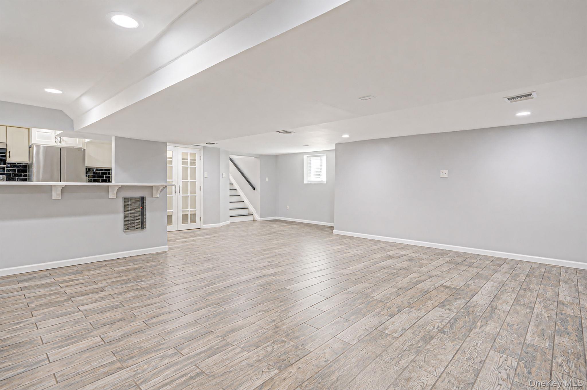 8 Ralph Avenue — photo 34
