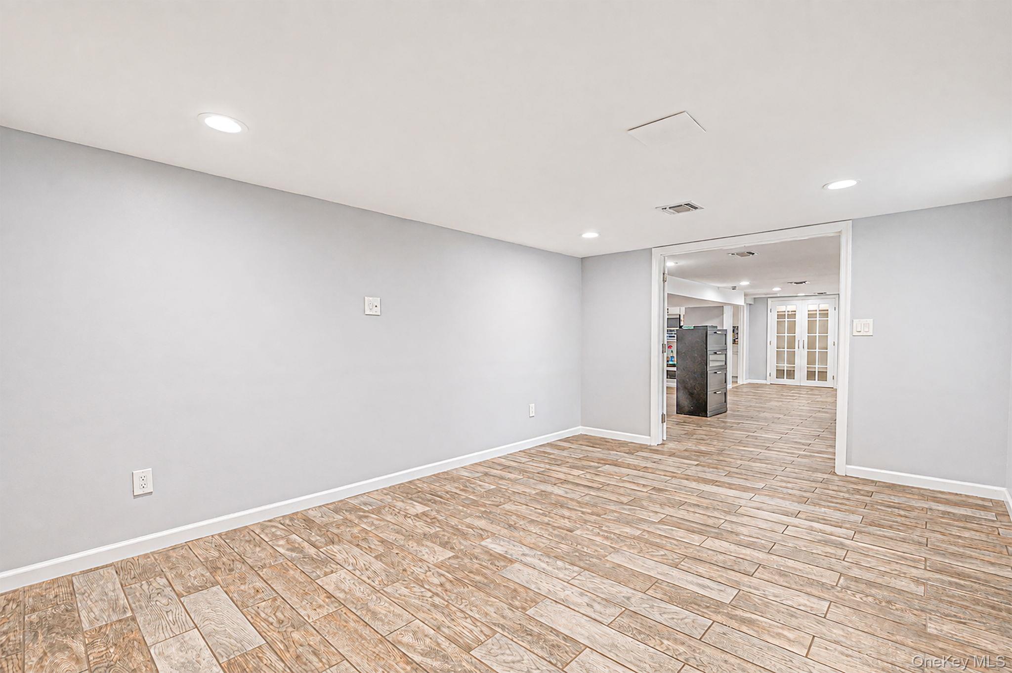 8 Ralph Avenue — photo 37