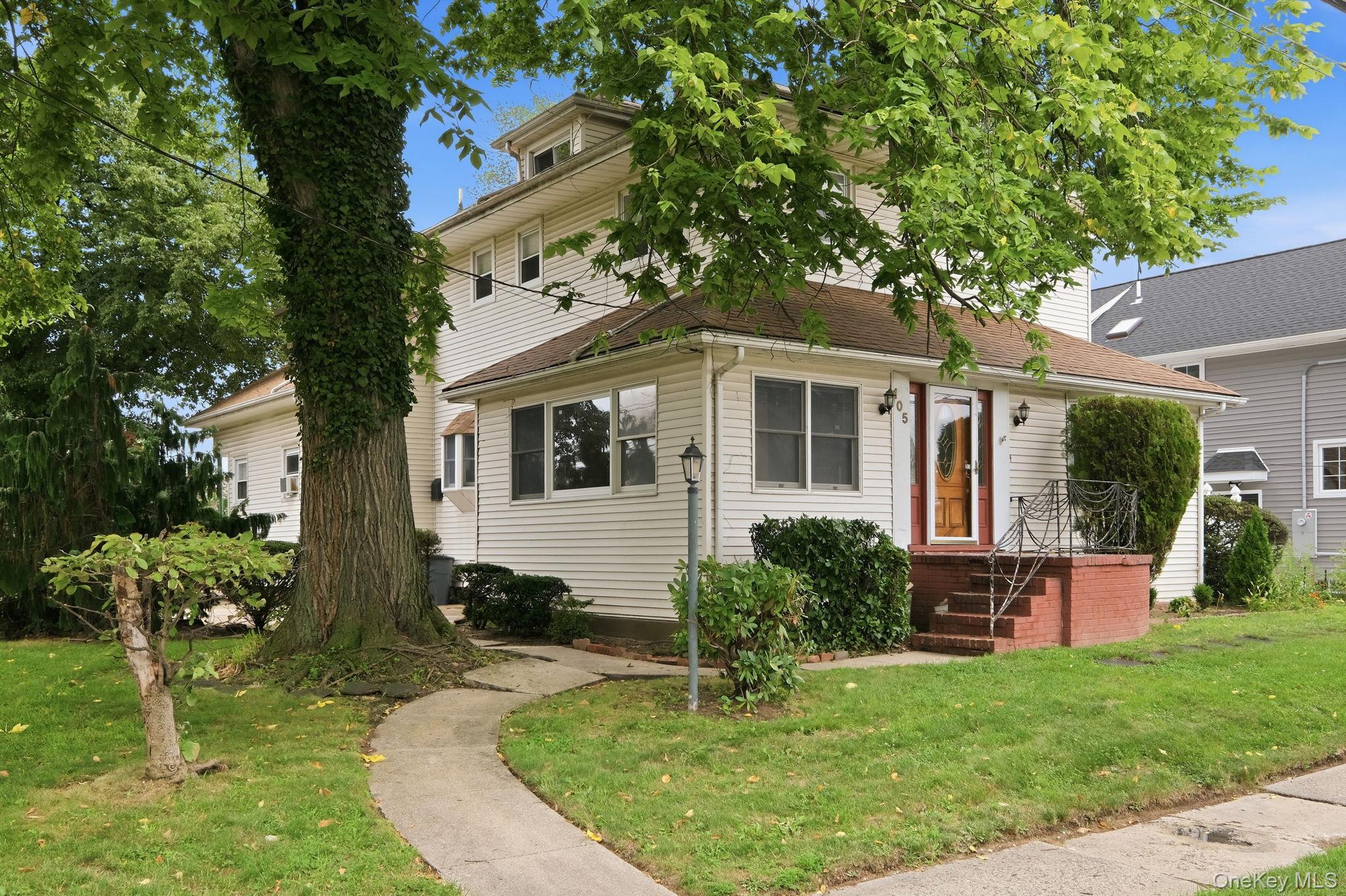 105 Corona Avenue, Valley Stream
