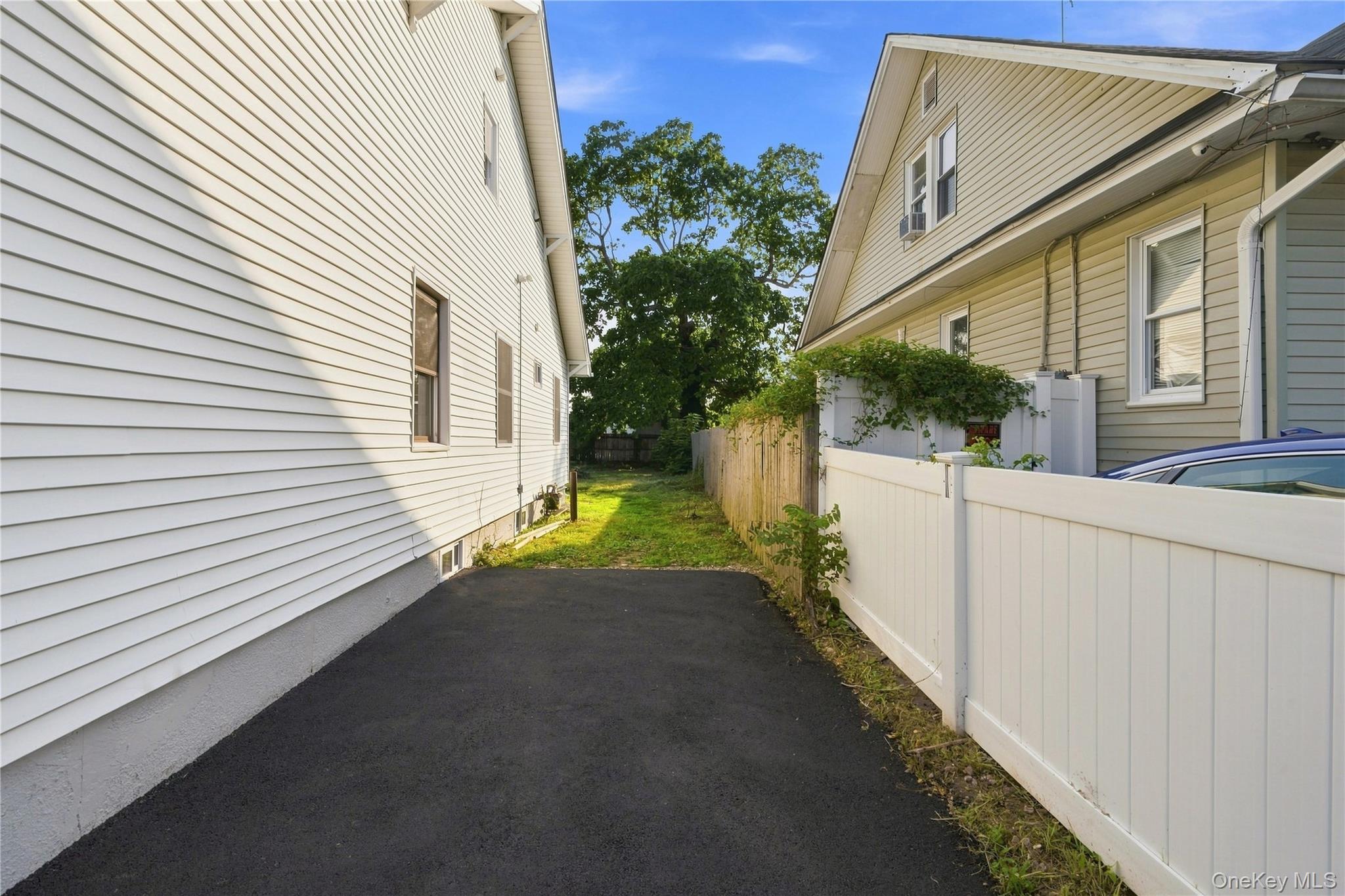 16 West Drive — photo 4