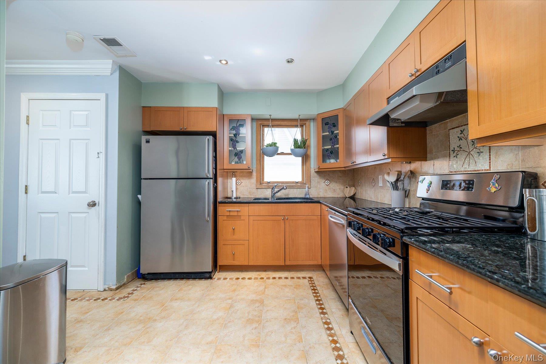 145 Bismark Avenue — photo 8