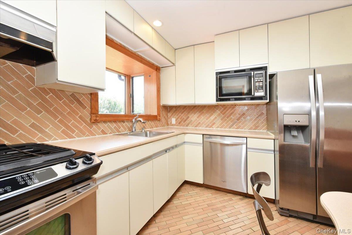 12 Leonard Road — photo 13
