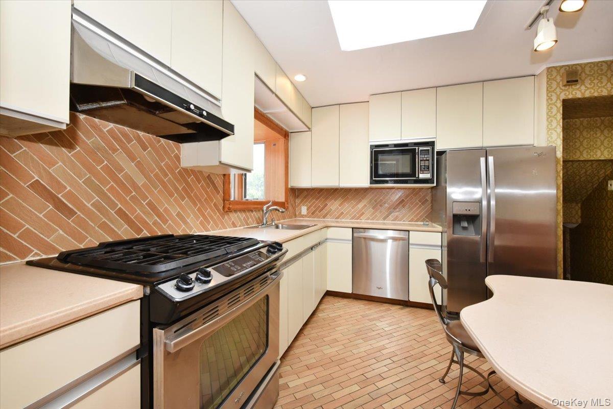 12 Leonard Road — photo 15