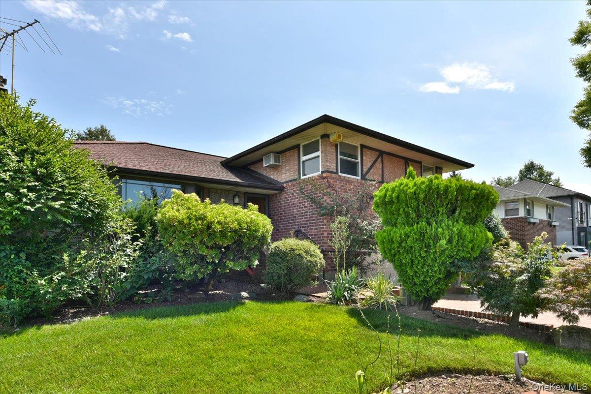 12 Leonard Road — photo 2