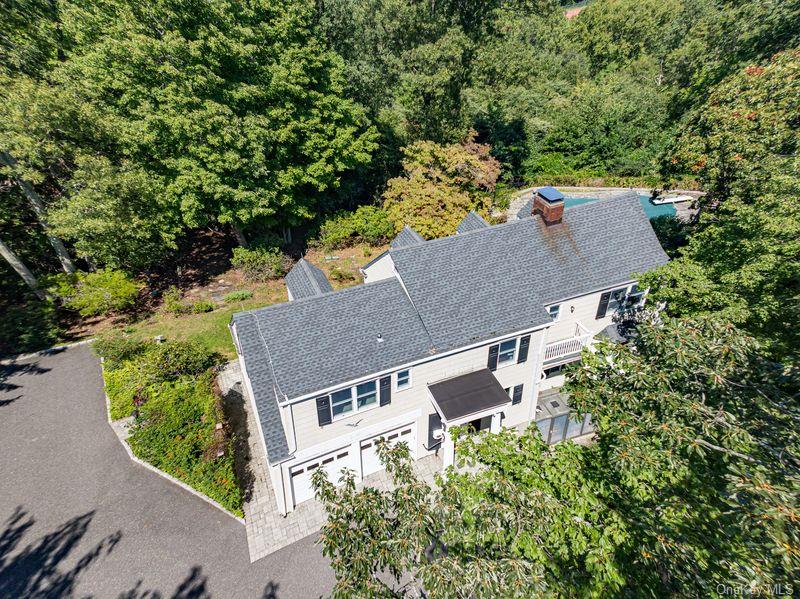 105 Laurel Lane — photo 3