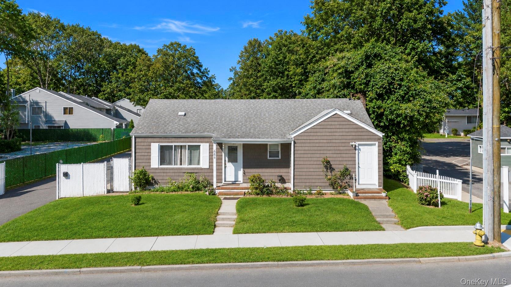 666 Rosevale Avenue, Lake Ronkonkoma