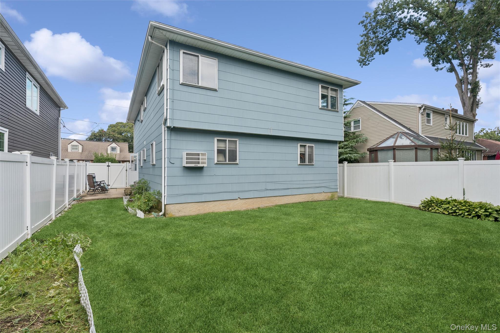 1928 Gormley Avenue — photo 20