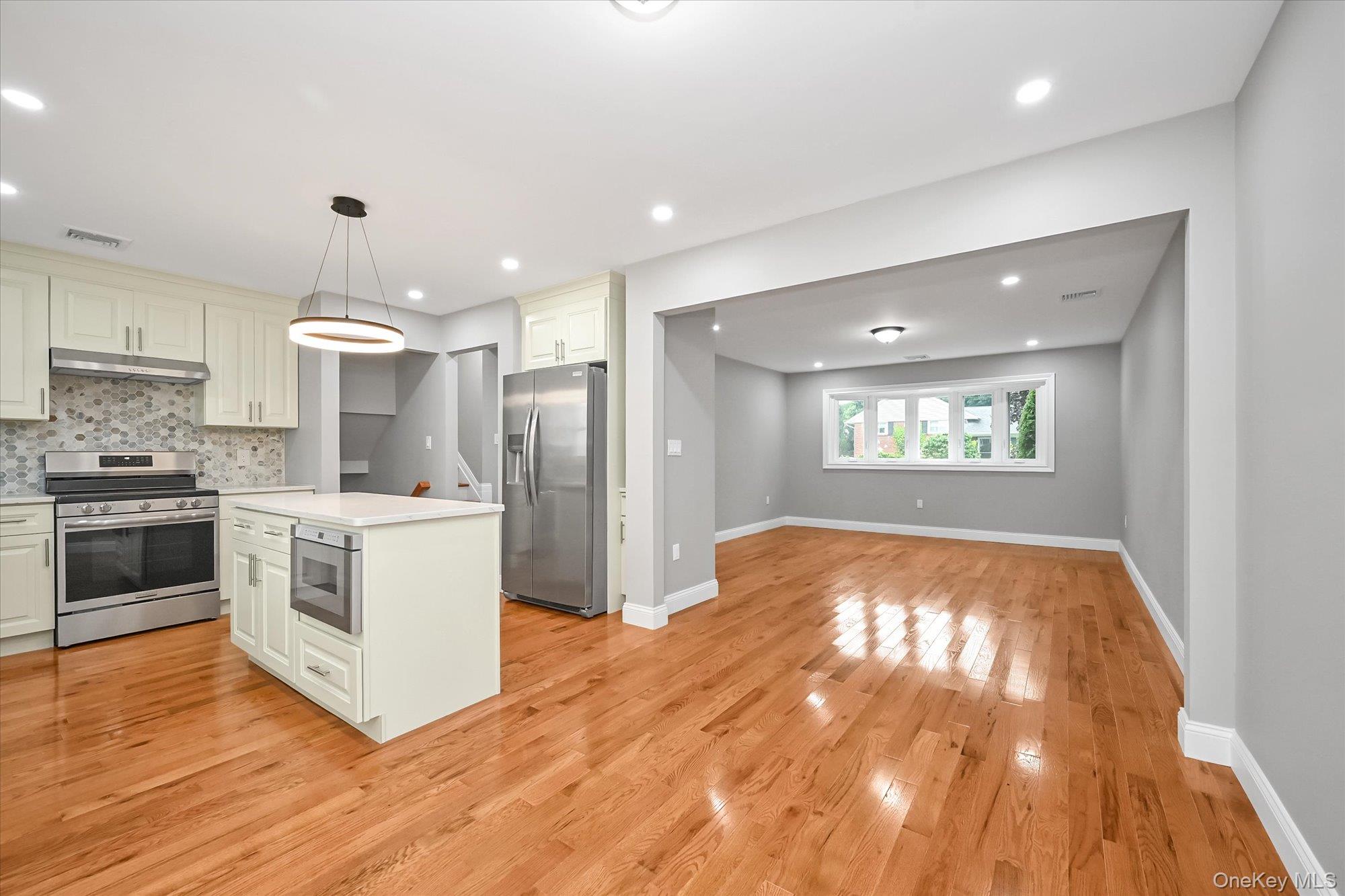 226 Vincent Drive — photo 4