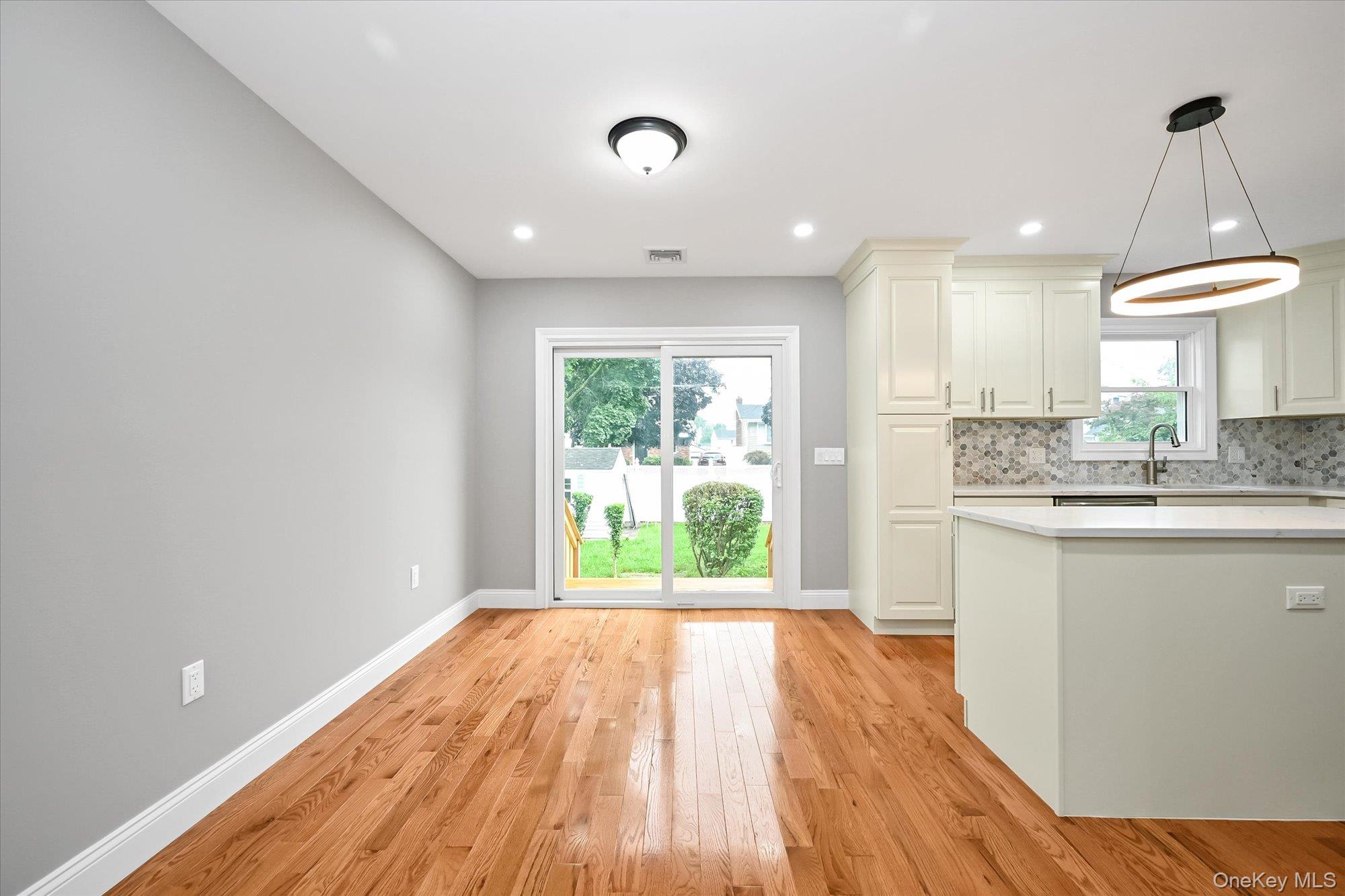 226 Vincent Drive — photo 5