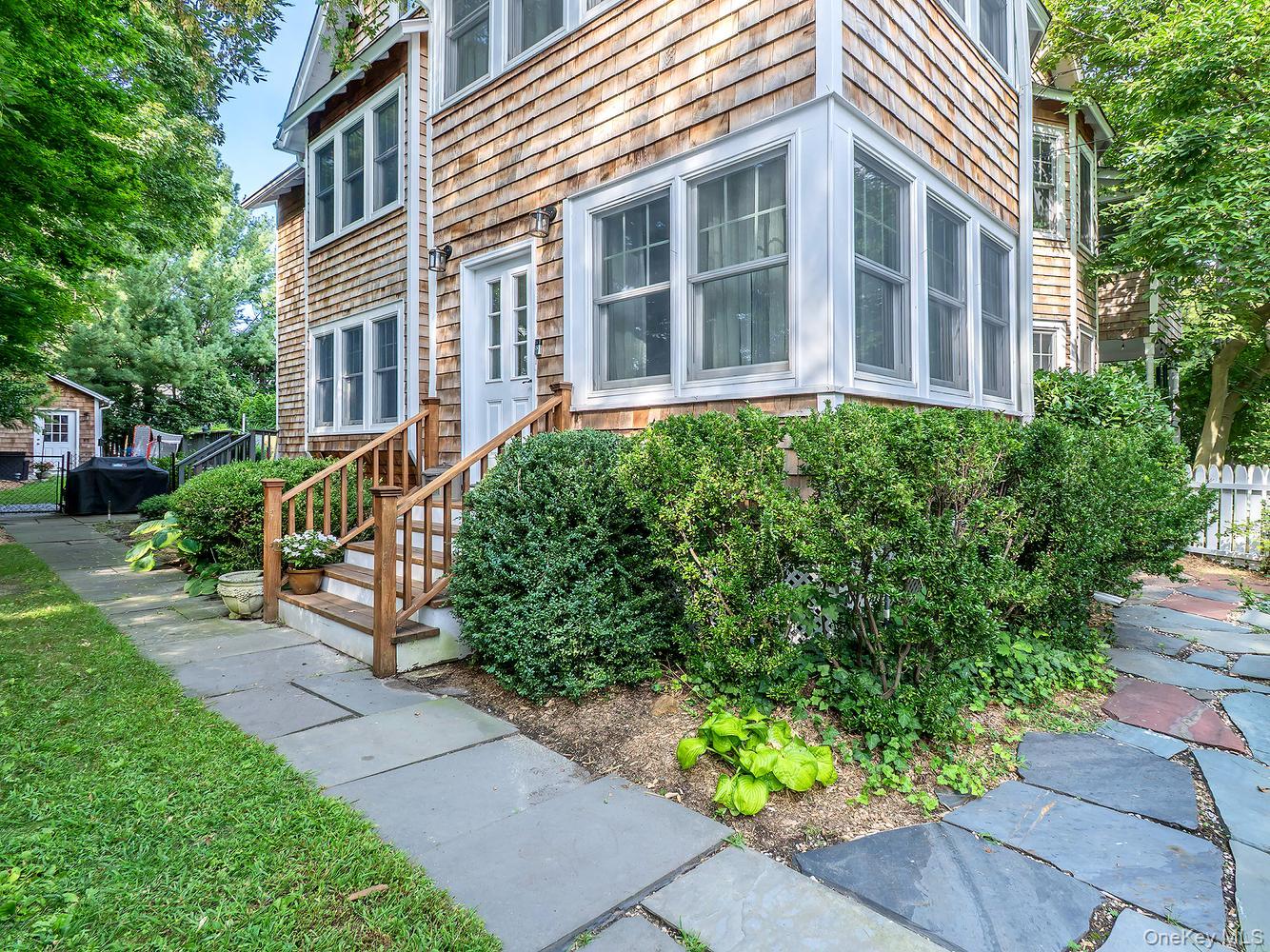 150 Franklin Avenue — photo 2