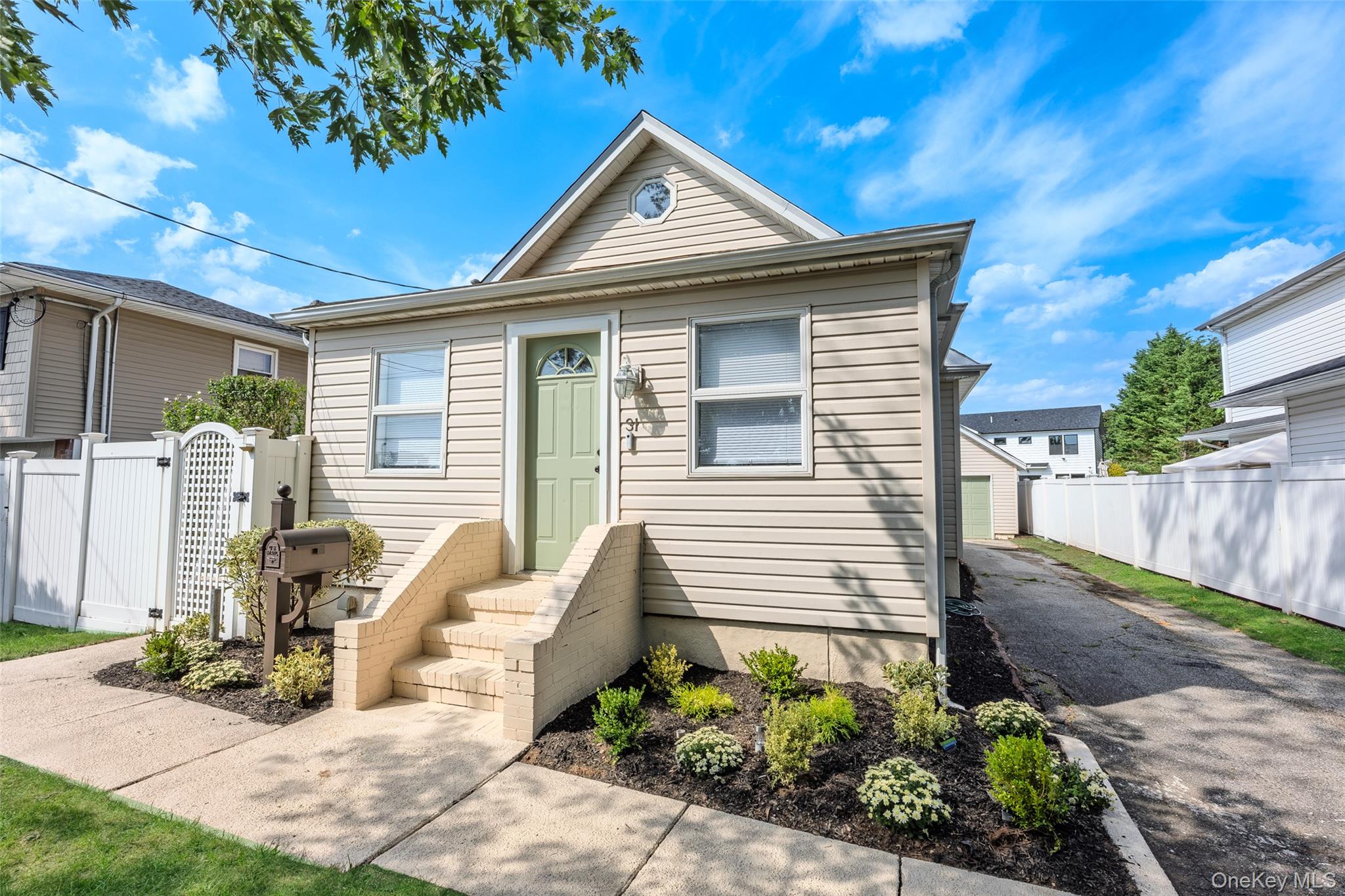 31 Cherry Avenue — photo 2