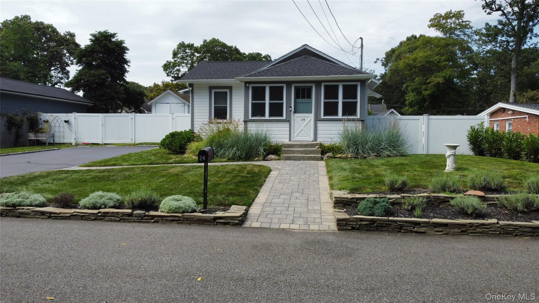 24 Canary Road, Rocky Point