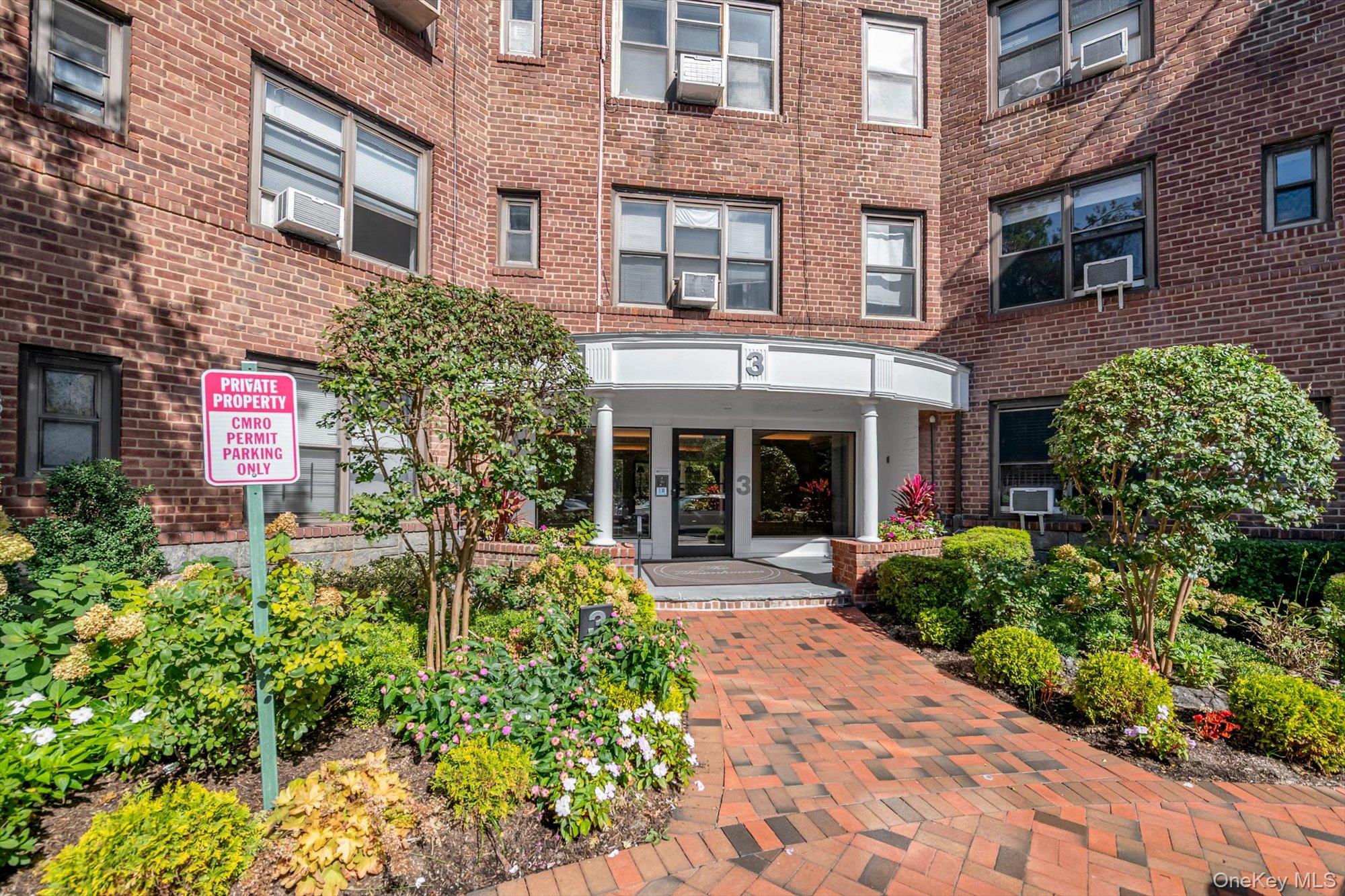 3 Townhouse Place #3A, Great Neck