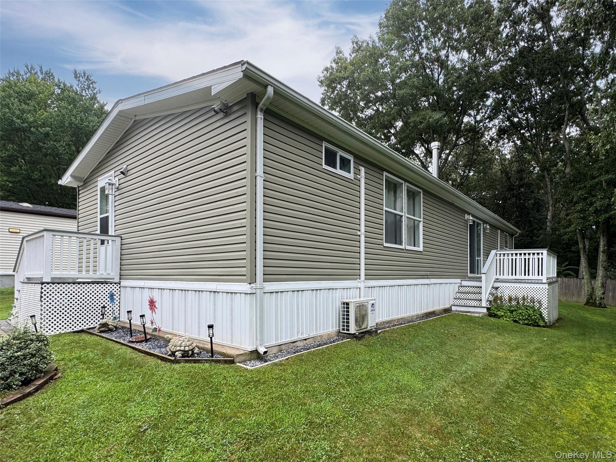 1800 Osborn Avenue #1E, Riverhead