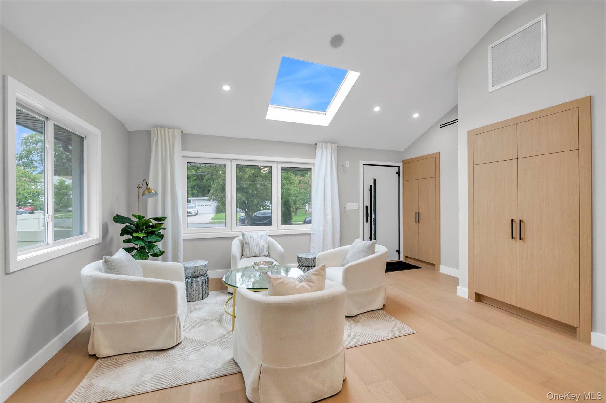 109 Nassau Drive — photo 3