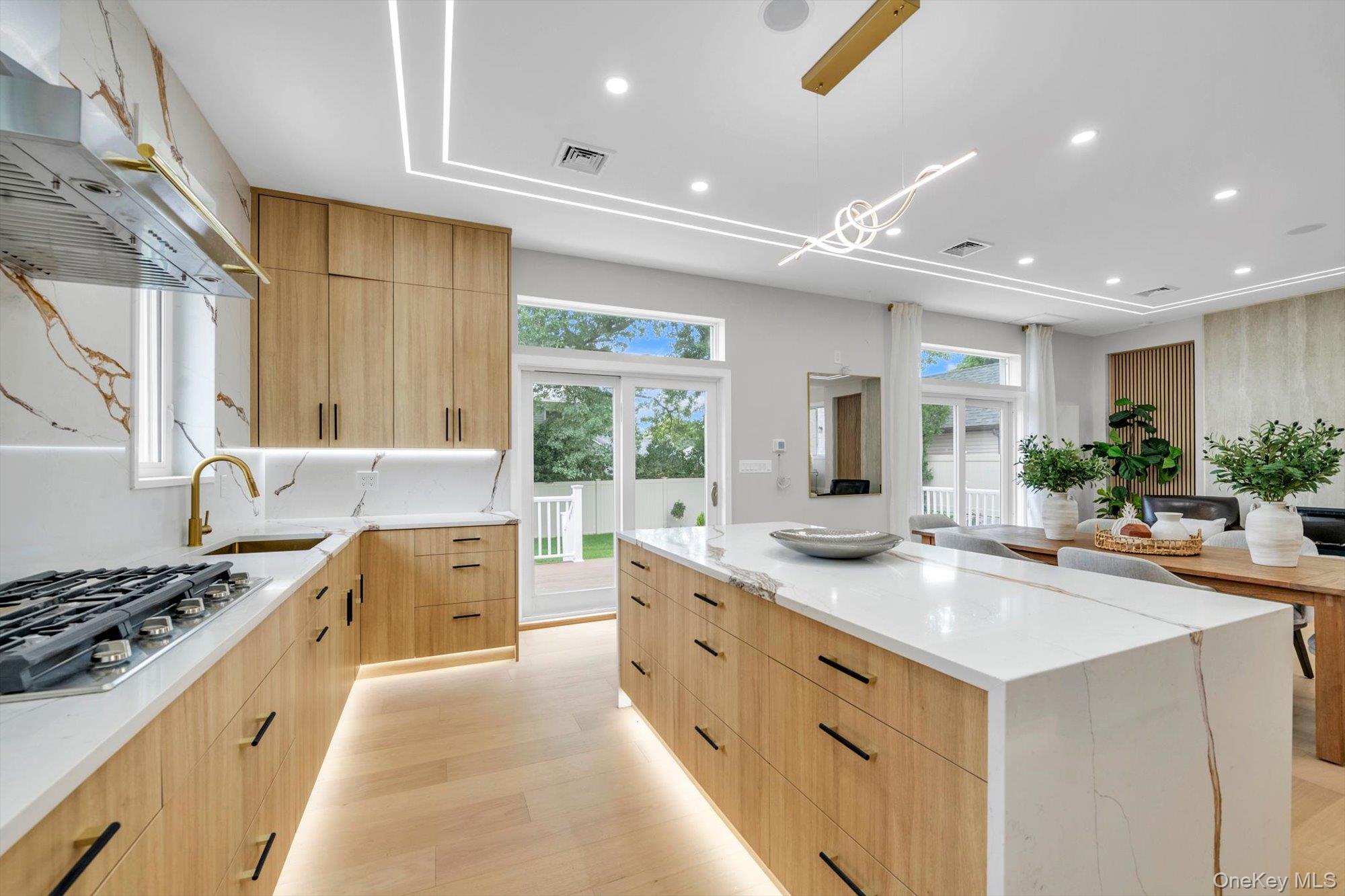 109 Nassau Drive — photo 9