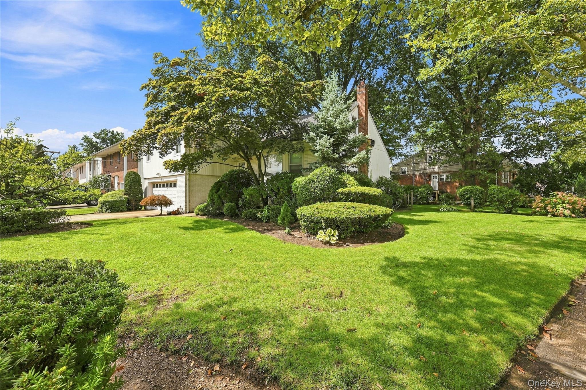 2 Longview Avenue — photo 3
