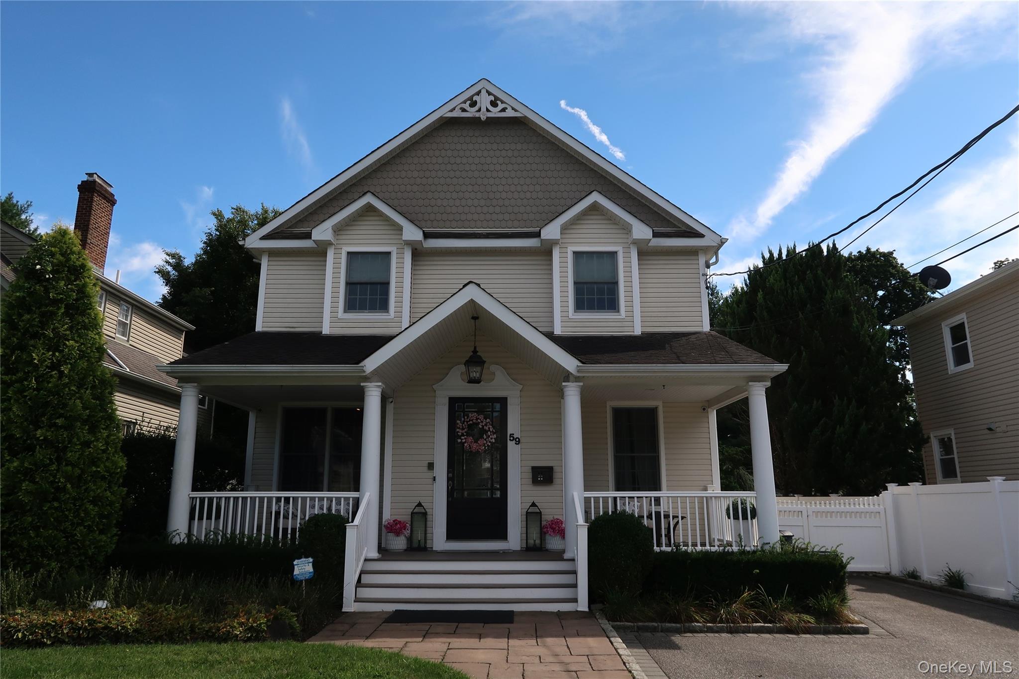 59 Meadowbrook Road, Syosset