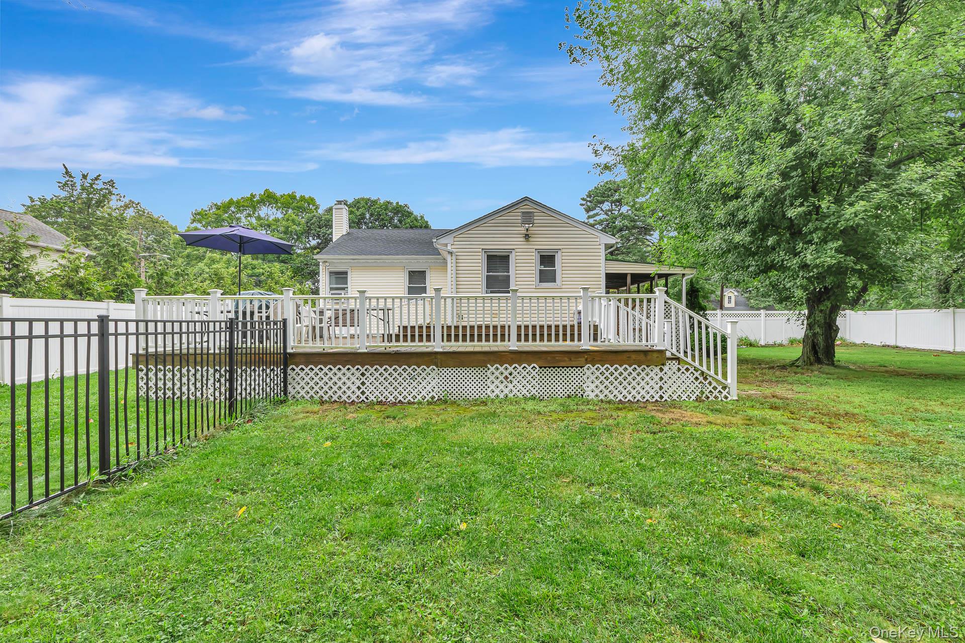12 Dover Avenue — photo 23