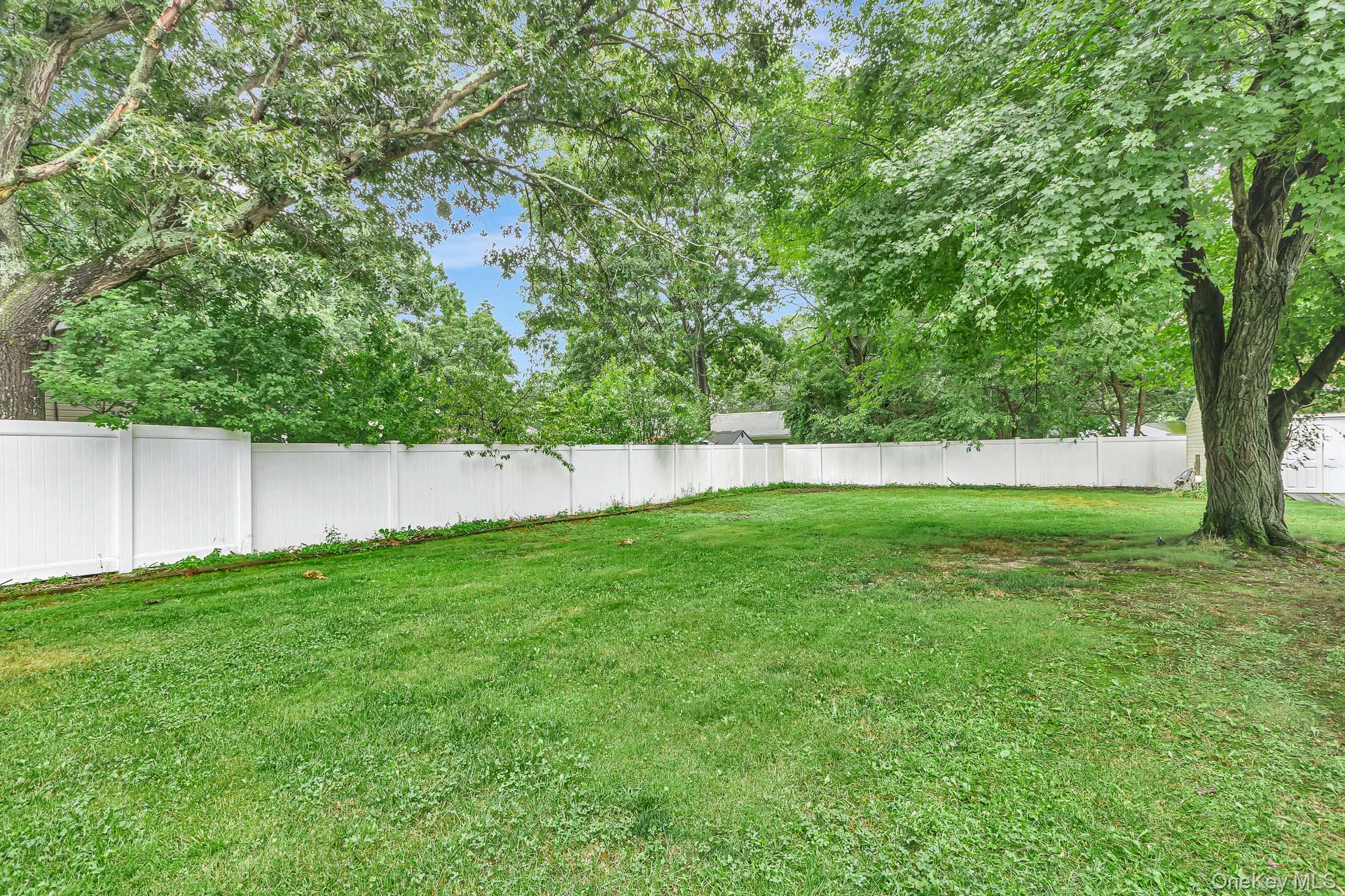 12 Dover Avenue — photo 28