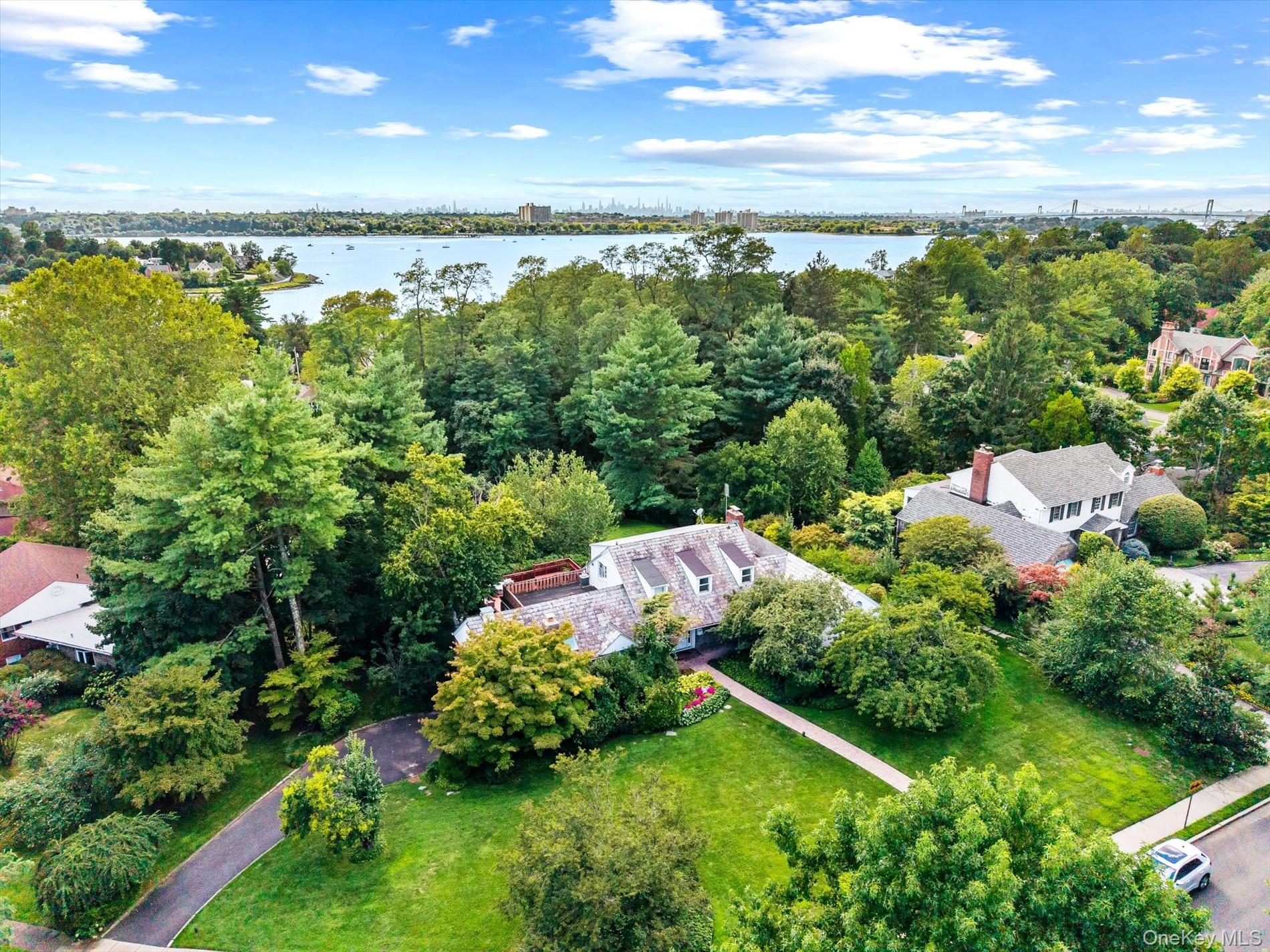 10 Vista Drive, Great Neck