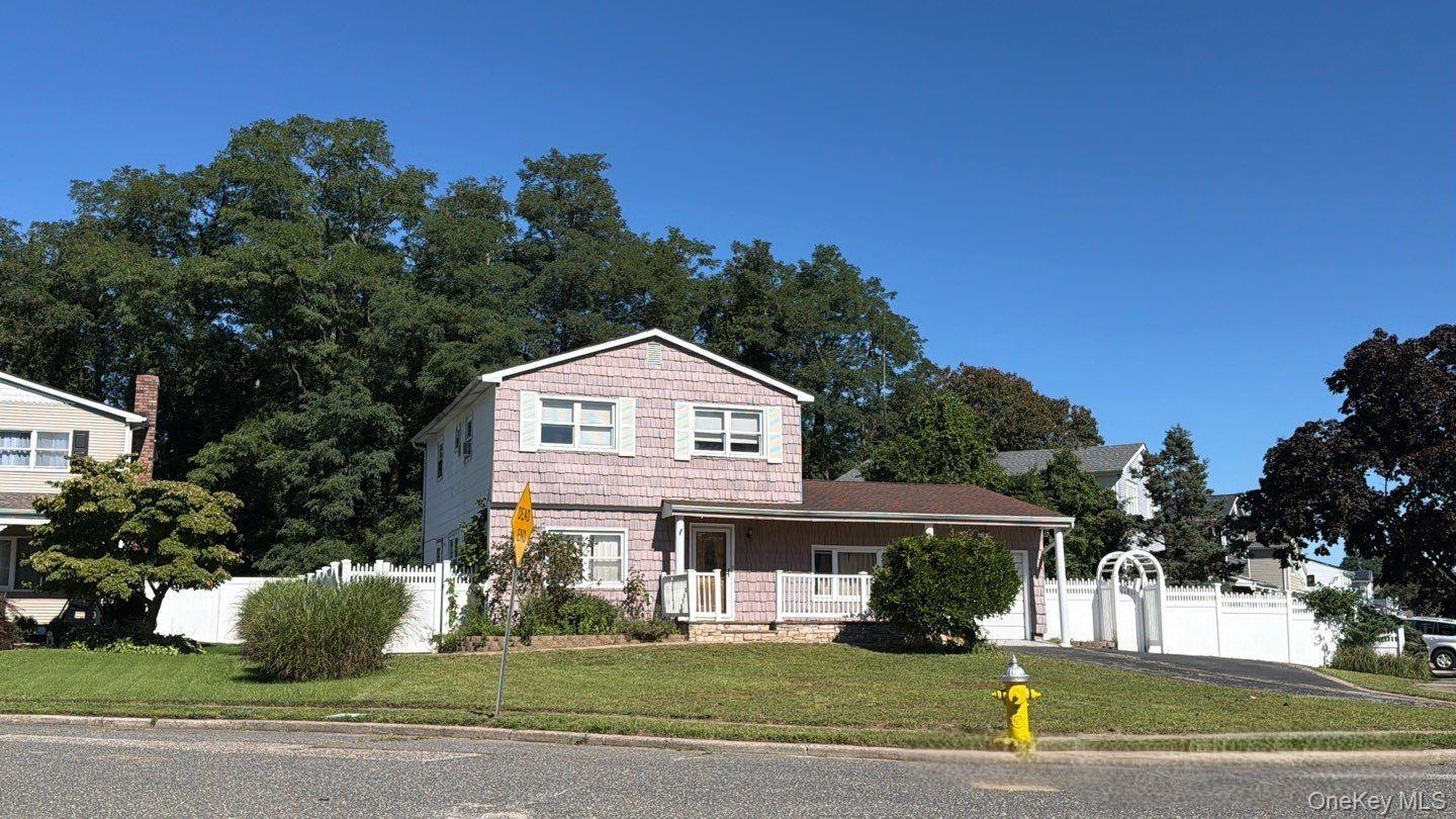 32 Sylvia Circle — photo 2