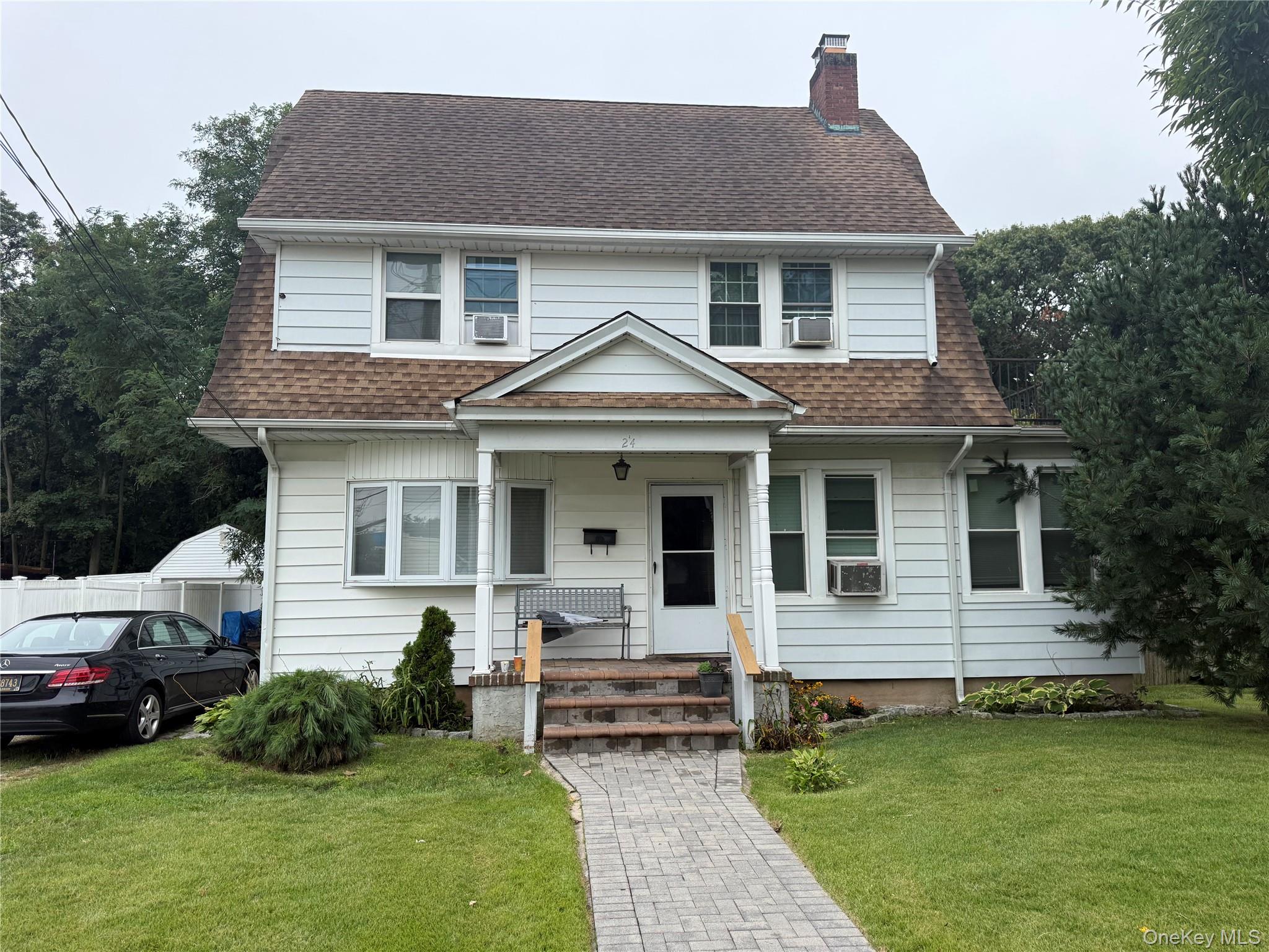 24 Washington Avenue, Amityville