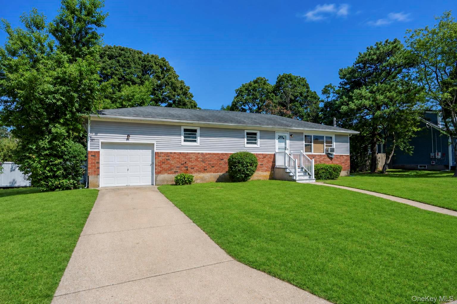 334 Robbins Street — photo 4