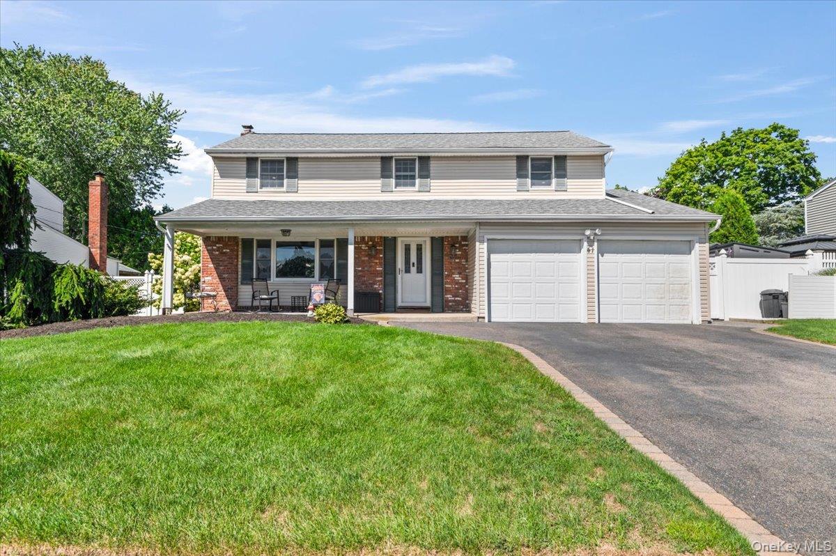 41 Longstreet Drive, Lake Grove
