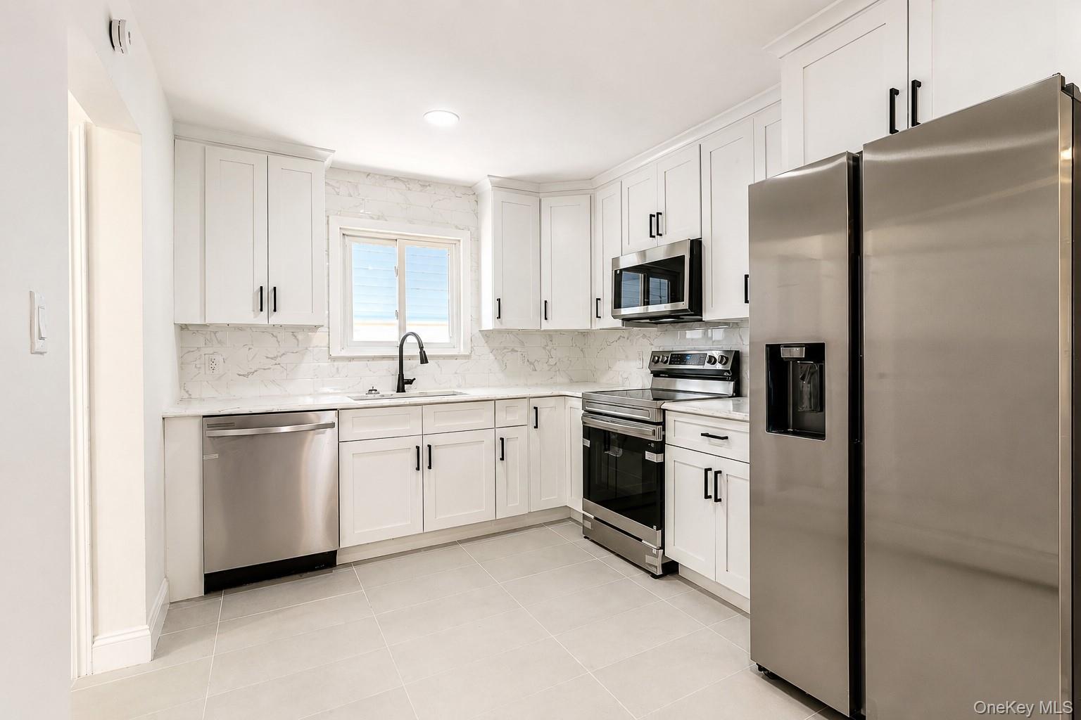 12 Grant Avenue — photo 13