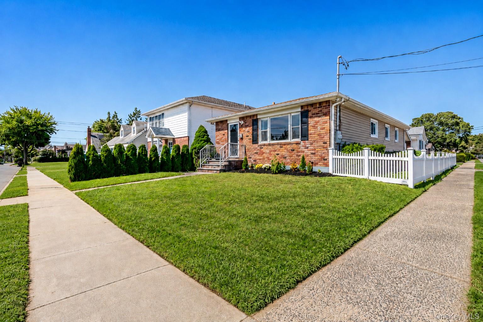 12 Grant Avenue — photo 4