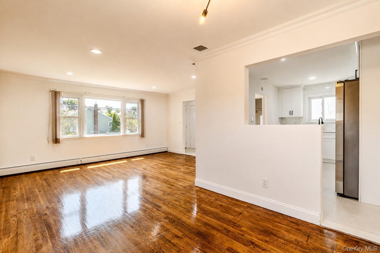 12 Grant Avenue — photo 9