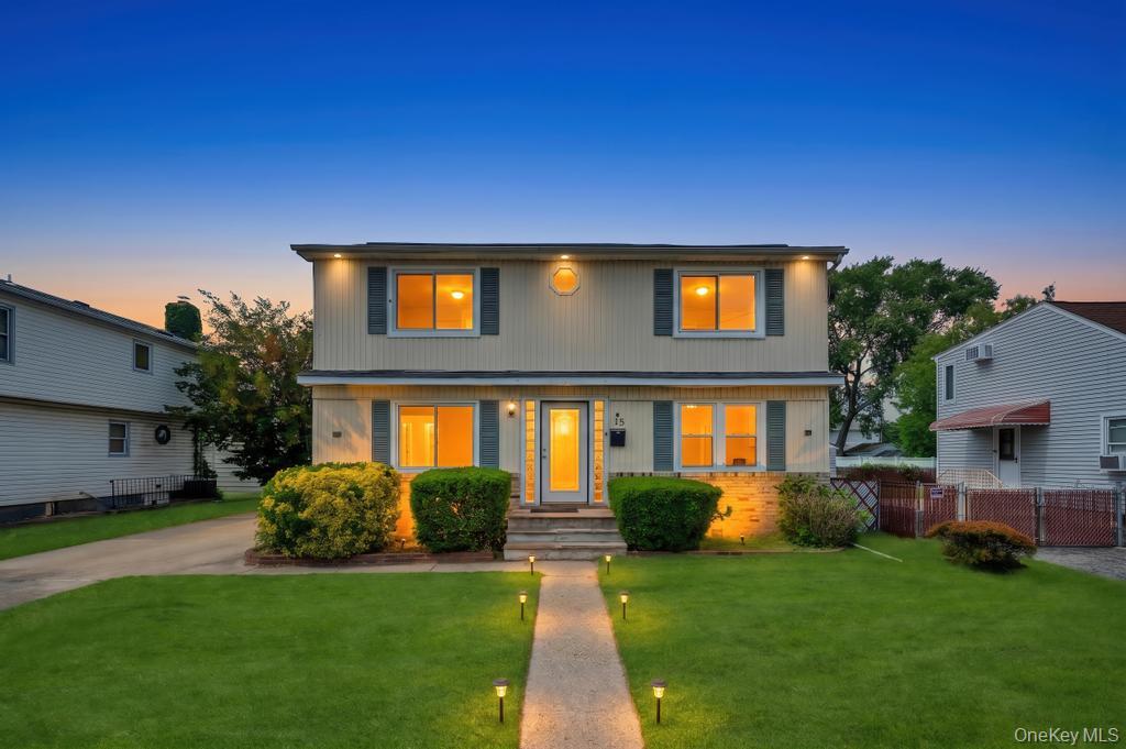 15 Farm Lane, Hicksville