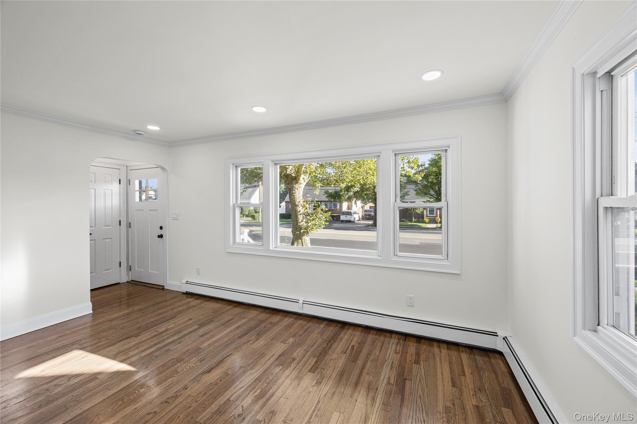 843 Jerusalem Avenue — photo 5