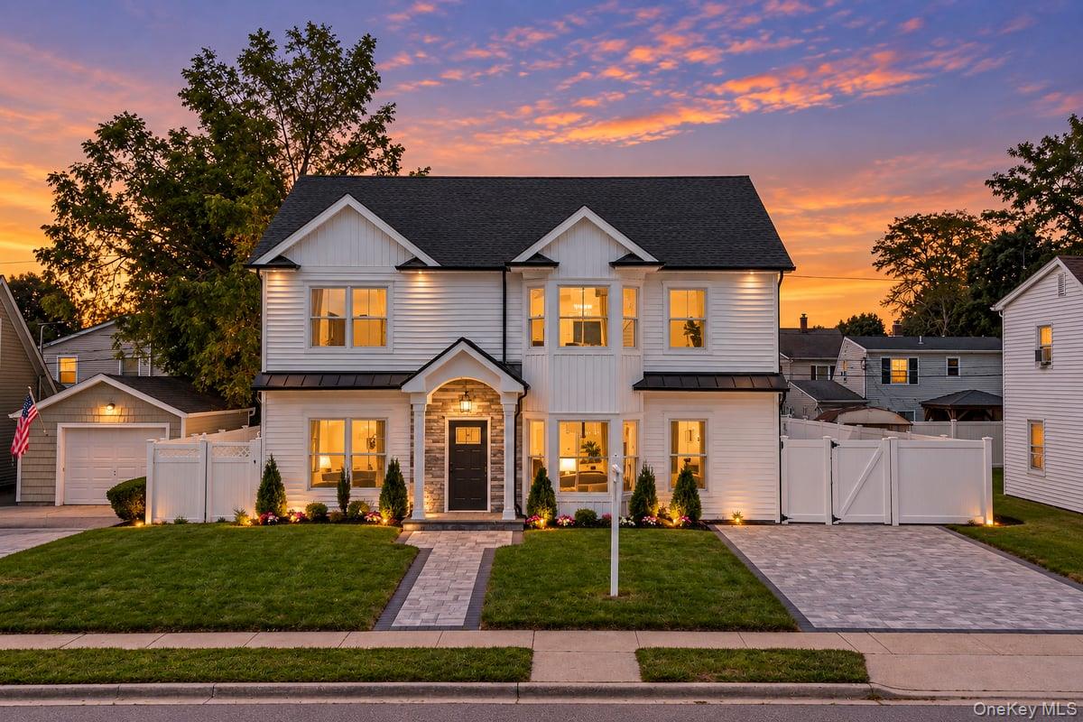 84 Rope Lane, Levittown