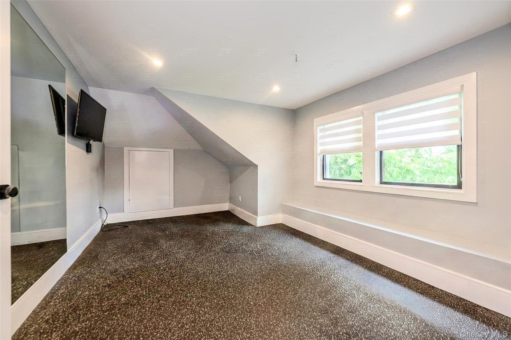 39 Burton Avenue — photo 31