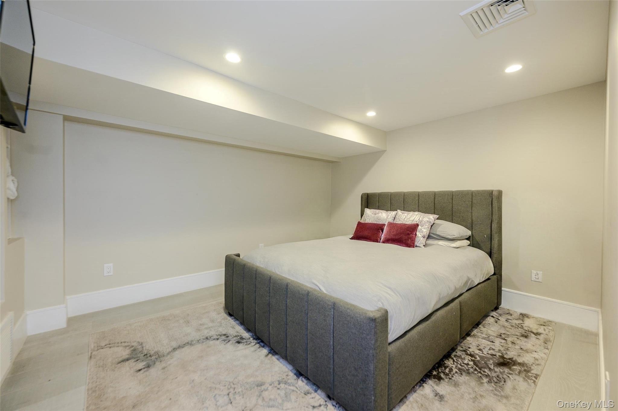 39 Burton Avenue — photo 34