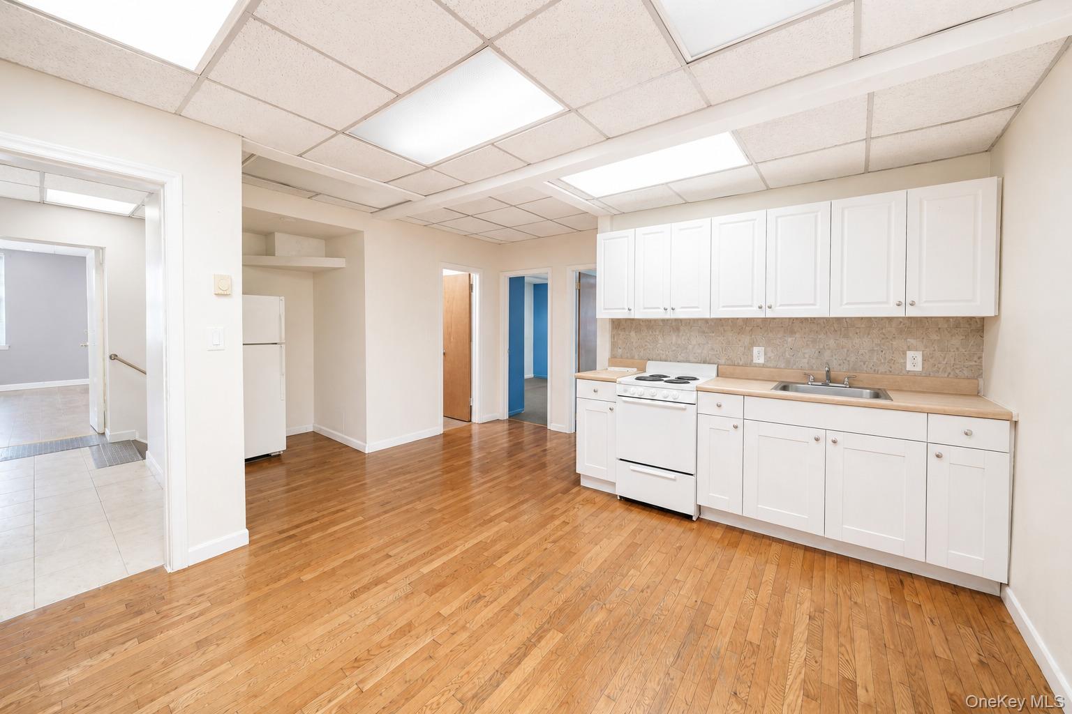 6419 Myrtle Avenue — photo 16