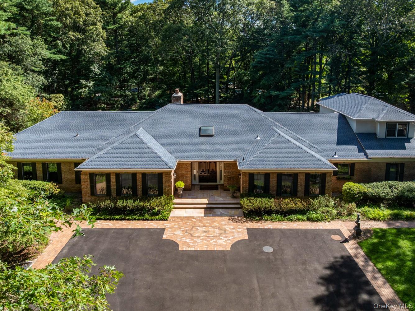 10 Laurel Woods Drive, Upper Brookville