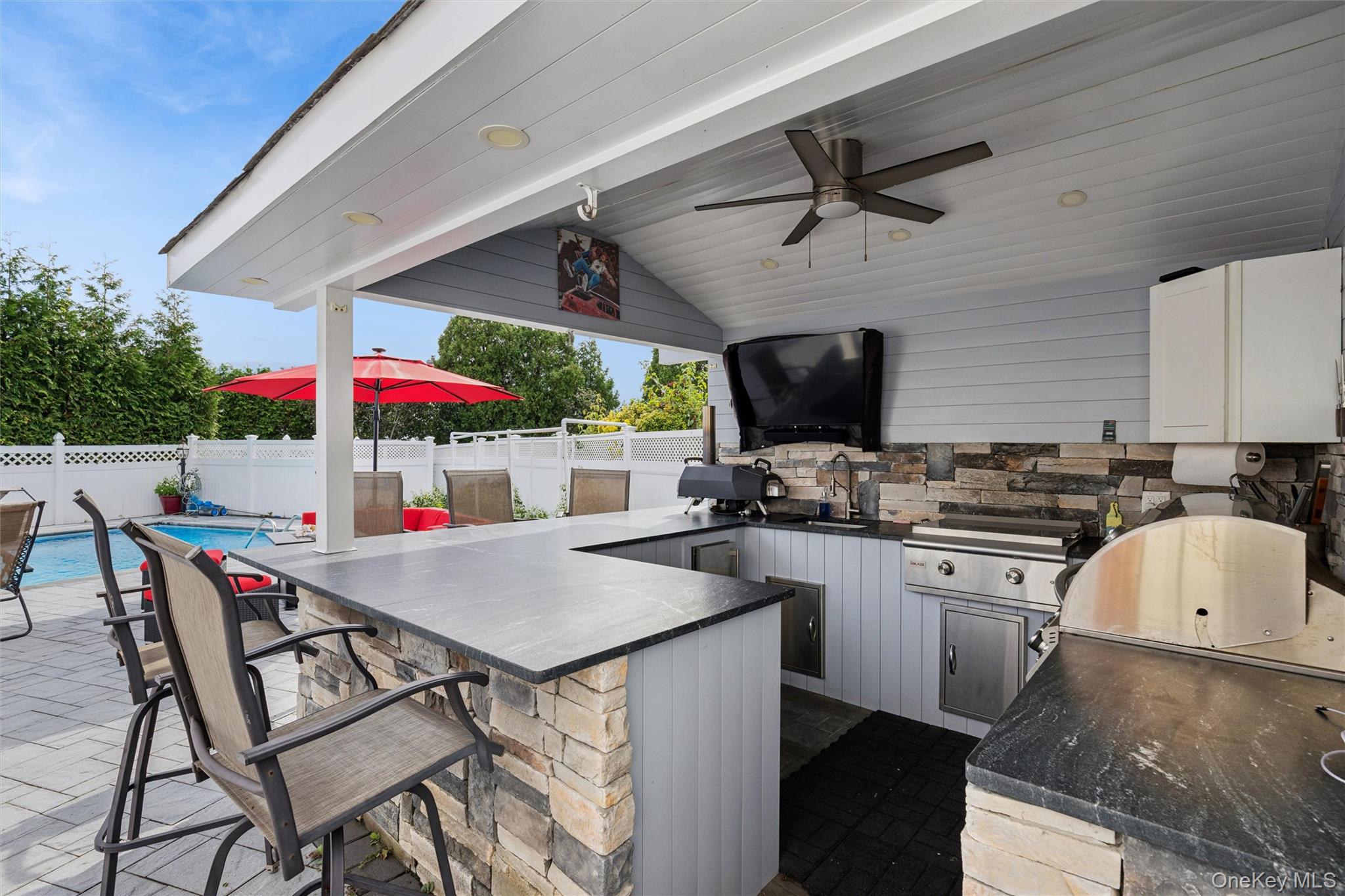 33 Sherwood Drive — photo 3