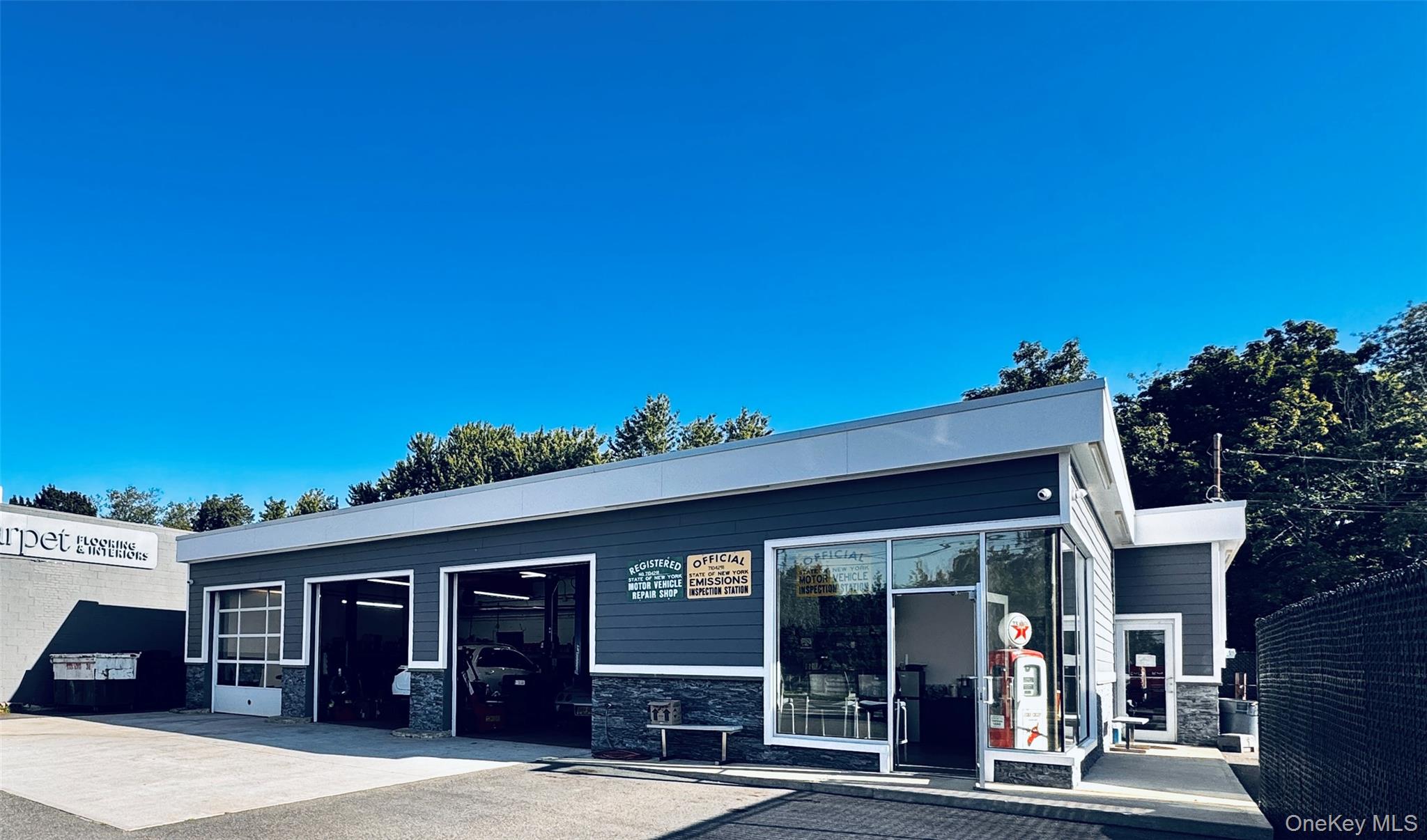 215 Robbins Lane, Syosset