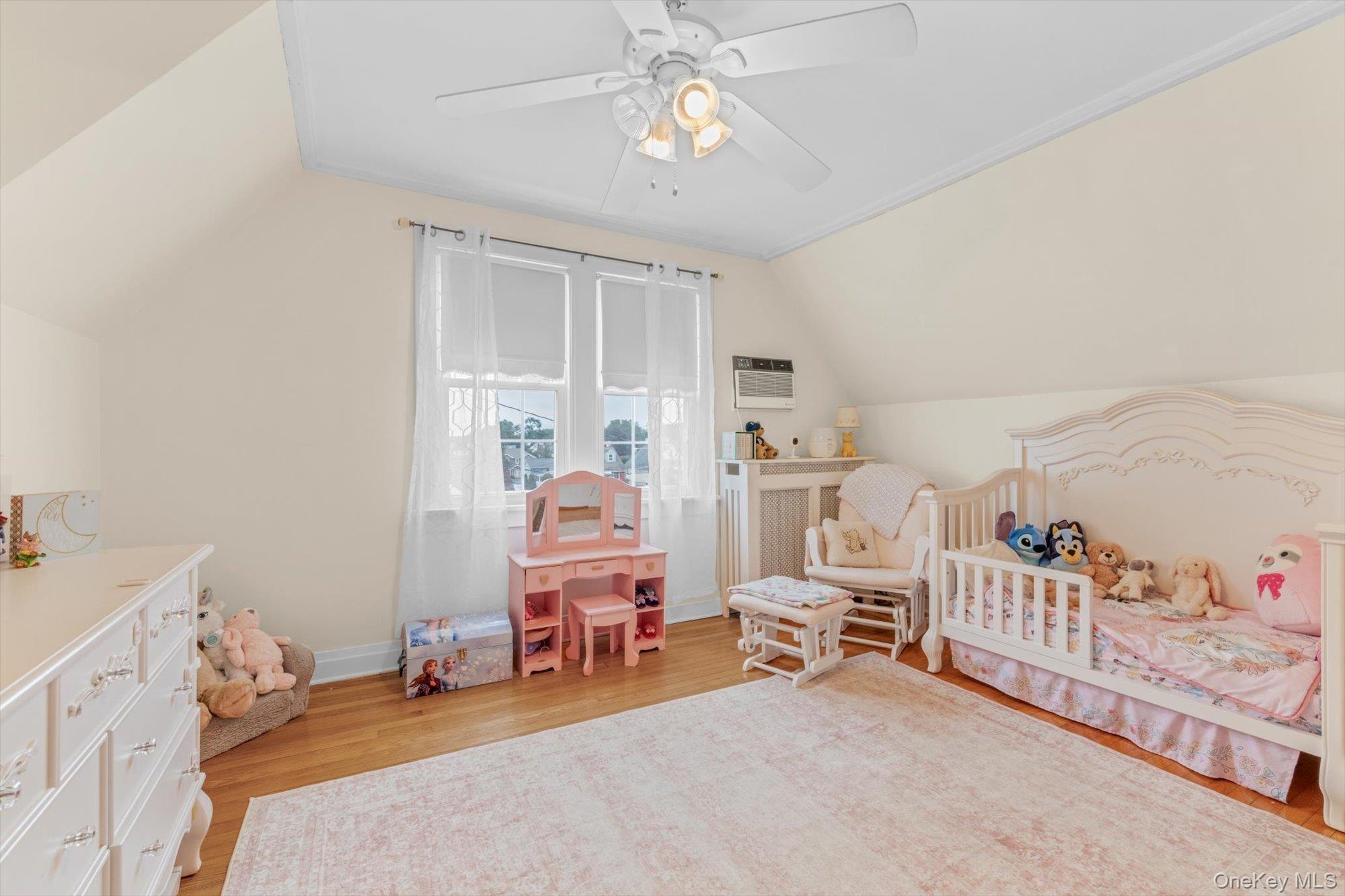 21 Hampton Avenue — photo 17