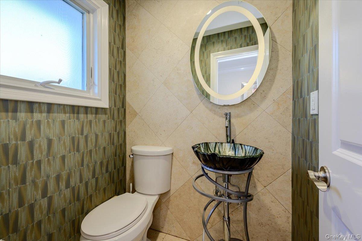 85 Suffolk Boulevard — photo 16