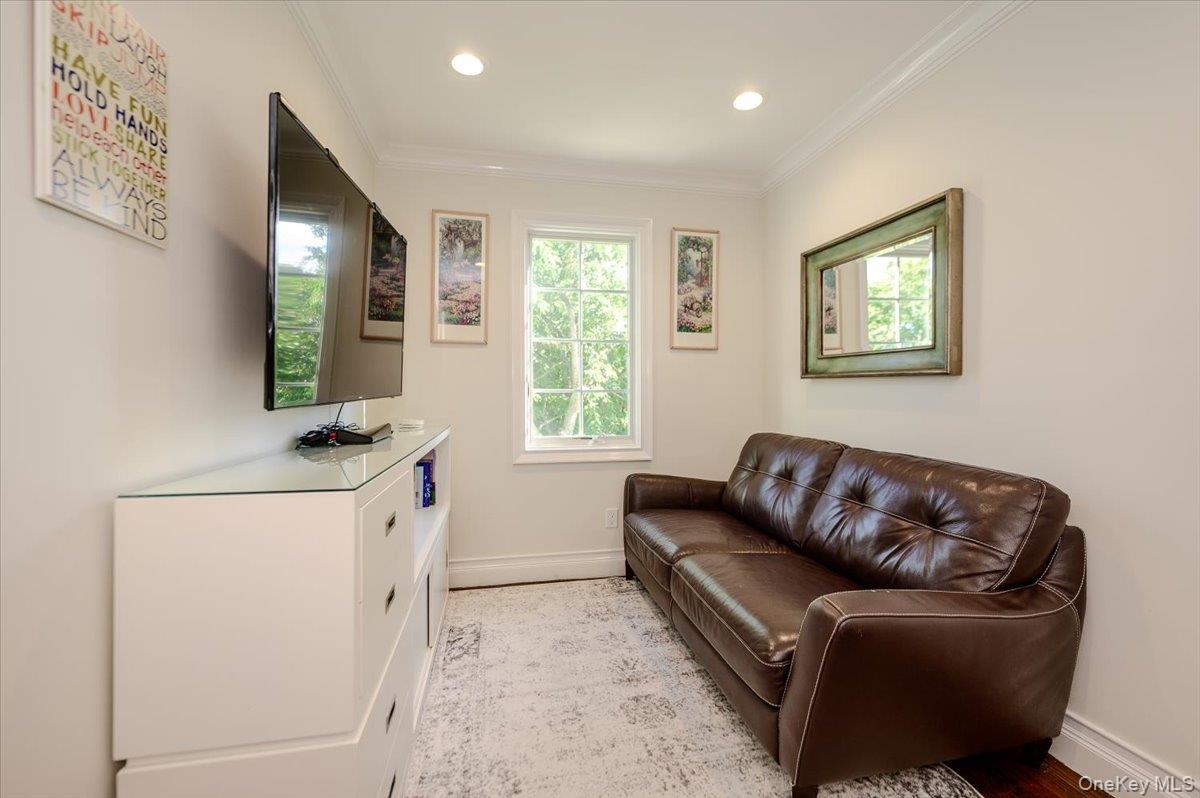 85 Suffolk Boulevard — photo 20