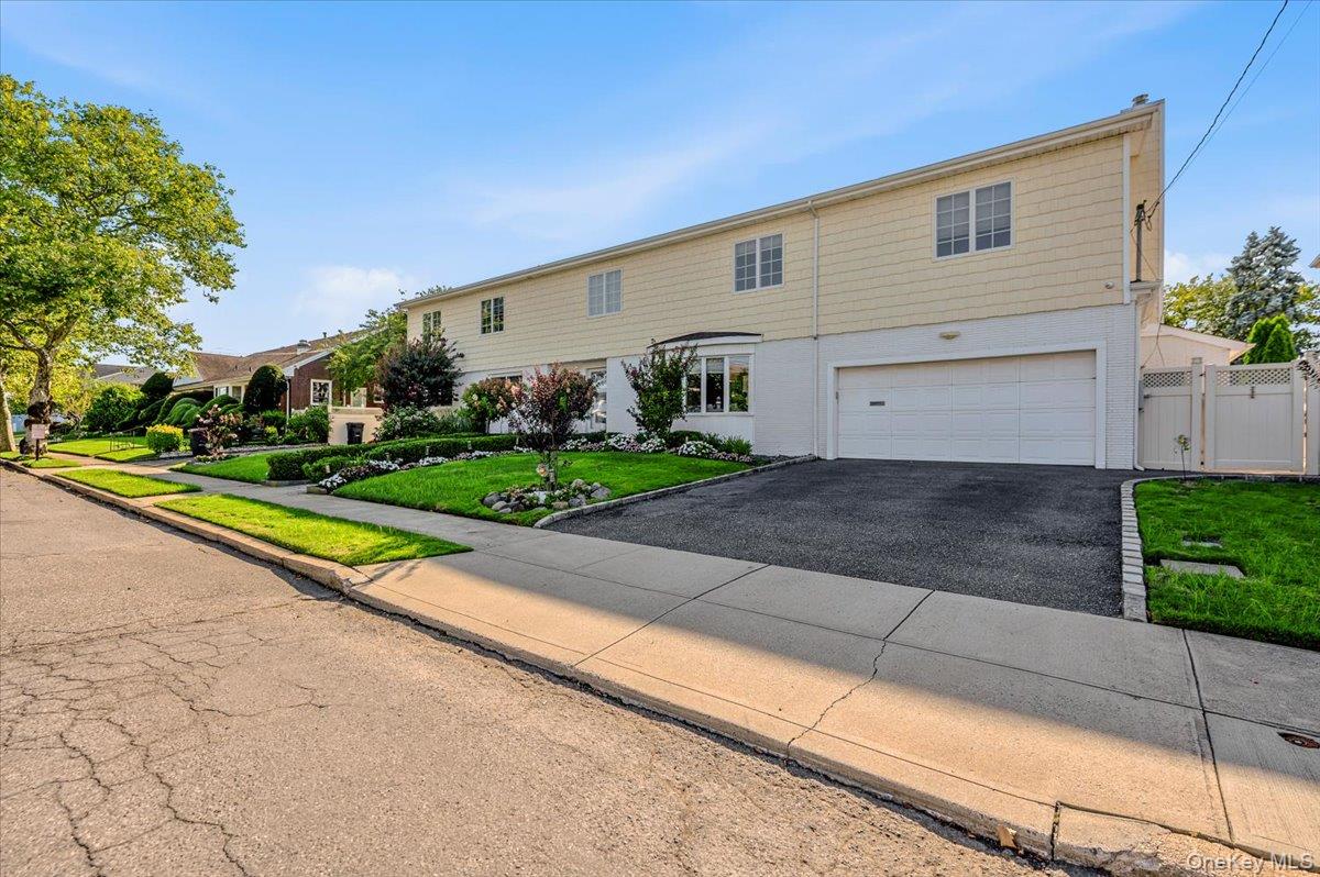 85 Suffolk Boulevard — photo 3